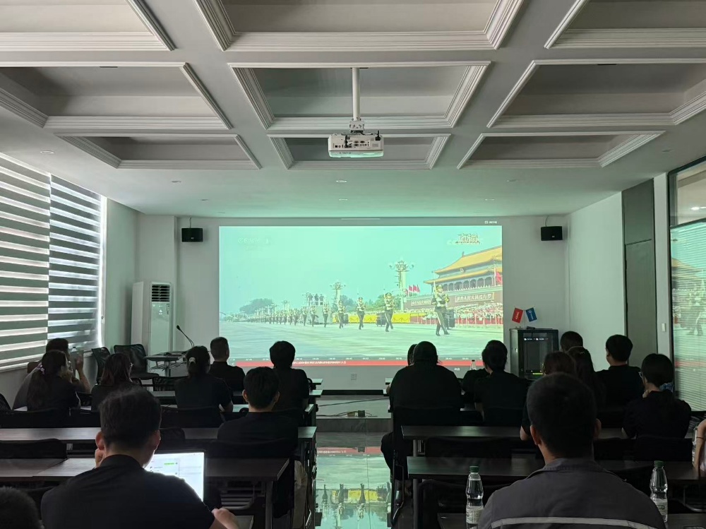 這一刻,我們與祖國同頻共振!